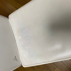 テーブルとイス4個あげます。の画像