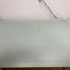 テーブルとイス4個あげます。の画像