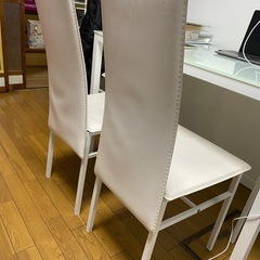 テーブルとイス4個あげます。の画像