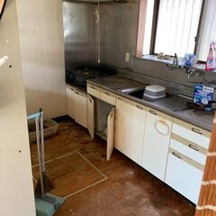 筑西市　2階建て戸建＆平家2棟の原状回復（残置物撤去、清掃、修繕、猫においの除去）お願いします。の画像