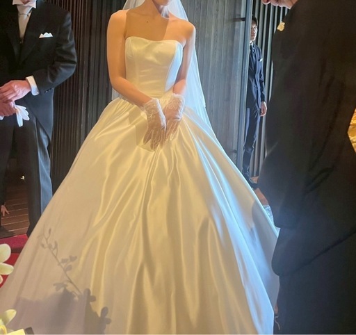 ウェディングドレス　サテン　プリンセス