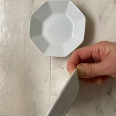 【100均】小皿２枚　の画像