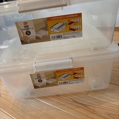 取引中　衣装ケース