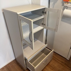 食器棚の画像
