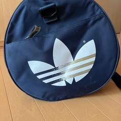 adidasスポーツバックの画像