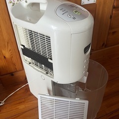 コロナ 除湿機 使用感ありますが よく除湿してくれます‼️