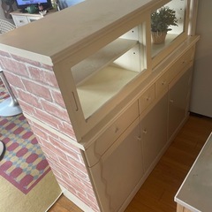✨お洒落なアクセント！収納力も◎なキッチンボードを手放します✨  
