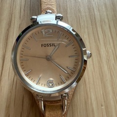 FOSSIL 革バンド腕時計
の画像