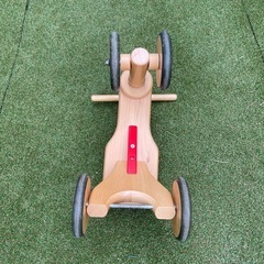 木製の三輪車の画像