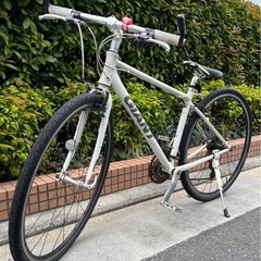 GIANT製 クロスバイク 3×8速 700×32c