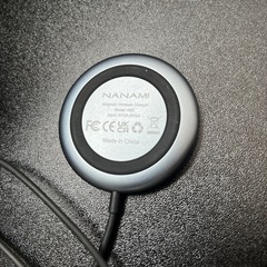 ナナミ製ワイヤレス充電器の画像