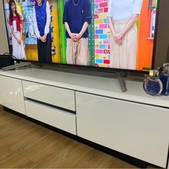 テレビ台のみ。無料。