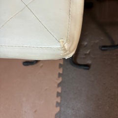 イス二脚の画像