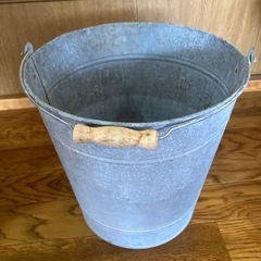 アンティークバケツの画像