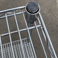引き取り先決まりました　
スチールラック　キャスター付きの画像