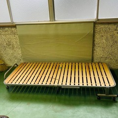 折りたたみベット　スノコベット　シングルベッド　パイプベット
