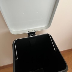 ペダル付き30Ｌゴミ箱の画像