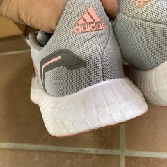 【値下げ】adidasスニーカー　２３センチの画像