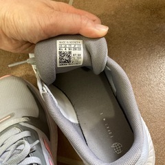 【値下げ】adidasスニーカー　２３センチの画像