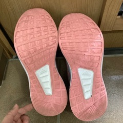 【値下げ】adidasスニーカー　２３センチの画像