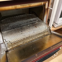 赤くておしゃれなトースターの画像