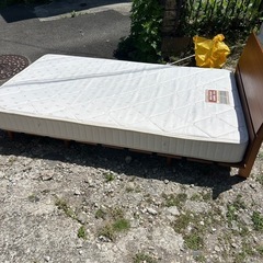 ニトリシングルセミダブルベッドの画像