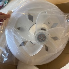 週末限定値下げ中　新品　シーリングファンライト　10畳の画像