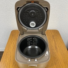 三菱　炊飯器  炭炊釜　NJ-ST06R　3.5合炊き　中古の画像