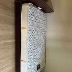 シモンズマットセミダブルベッド