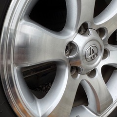 215/60 17 タイヤホイール4本‼️プラド純正ハイエース6穴美品