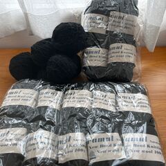 黒と白の毛糸　ウール100％　日本製の画像