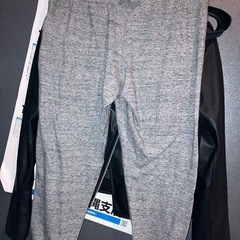 ほぼ未使用 ナイキ Nike グレー 薄手 七部丈パンツの画像