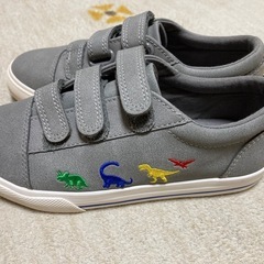 恐竜柄キッズ靴　約19センチ　美品(試着のみ)