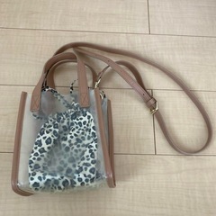 ショルダーバッグ　レディース　ヒョウ柄　GU