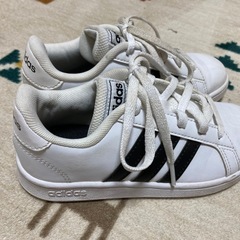 キッズ靴スニーカー　アディダスadidas　18cm の画像