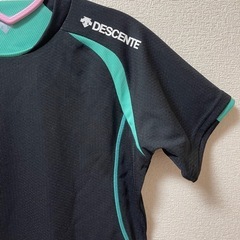DESCENTE メッシュショートスリーブウェア ブラック/ターコイズの画像