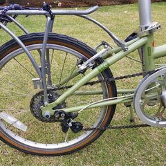 【値下げ】DAHON 製の折り畳み自転車(Boardwalk )、20インチ 、７段変速、純正リアキャリアと 純正の輪行用の収納袋付きの画像