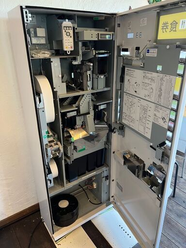GLORY 券売機 VT-B20新札、新500円硬貨対応 グローリー】低額紙幣タイプボタン式券売機 VT-B20【最大64口座