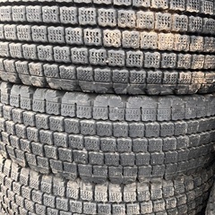 11R22.5再生スタッドレスタイヤ　30本以上在庫有り　