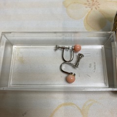 珊瑚のイヤリング2個の画像