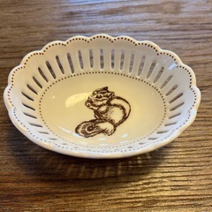アメリカ購入リスのレース風小皿