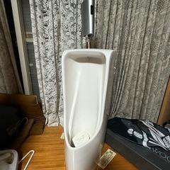 男性用小便器。男性用トイレ。センサー