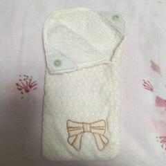 リボン刺繍 ホワイト フリースハンカチの画像