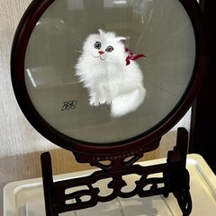 白い猫のガラス刺繍アート　置物