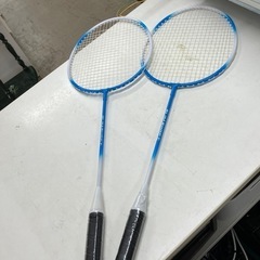 ☆値下げ☆ロ 2505-553 バトミントンセット ラケット&シャトル 各2本 バラ売り不可 キズ 汚れありの画像