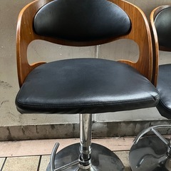 大きな段階式ストゥール4脚の画像