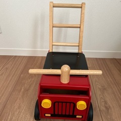 赤ちゃん木製手押し車　I'mTOY ウォーカー&ライド 消防車 　の画像