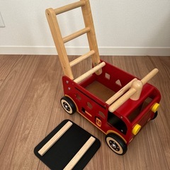 赤ちゃん木製手押し車　I'mTOY ウォーカー&ライド 消防車 　の画像