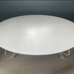 猫足白の可愛いテーブルの画像