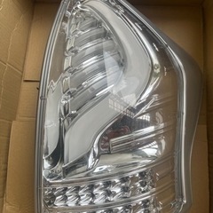 プリウスαの画像